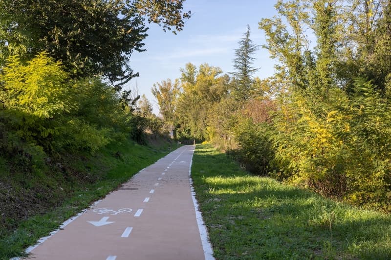A un anno dalla fine del PNRR, l'edilizia deve correre. Dai nuovi asili nido alle ciclovie urbane, sul scopri sul blog i dati su pagamenti e cantieri-1