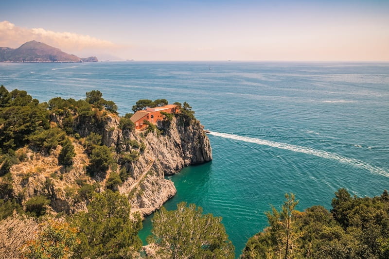 Le case al mare in cemento nell'architettura contemporanea: orizzonti di design tra paesaggio e materiali. Scopri progetti e ispirazioni sul Blog-2