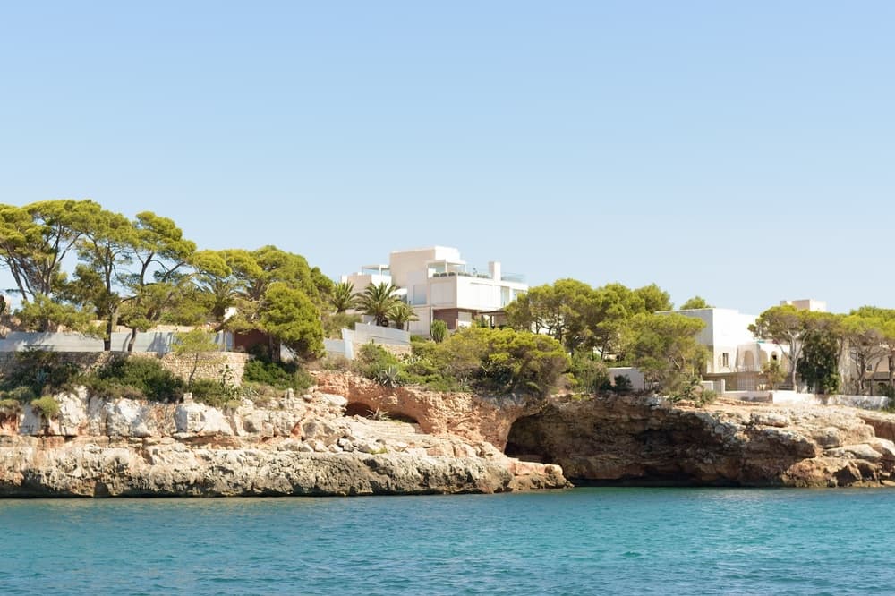 Le case al mare in cemento nell'architettura contemporanea: orizzonti di design tra paesaggio e materiali. Scopri progetti e ispirazioni sul Blog-4