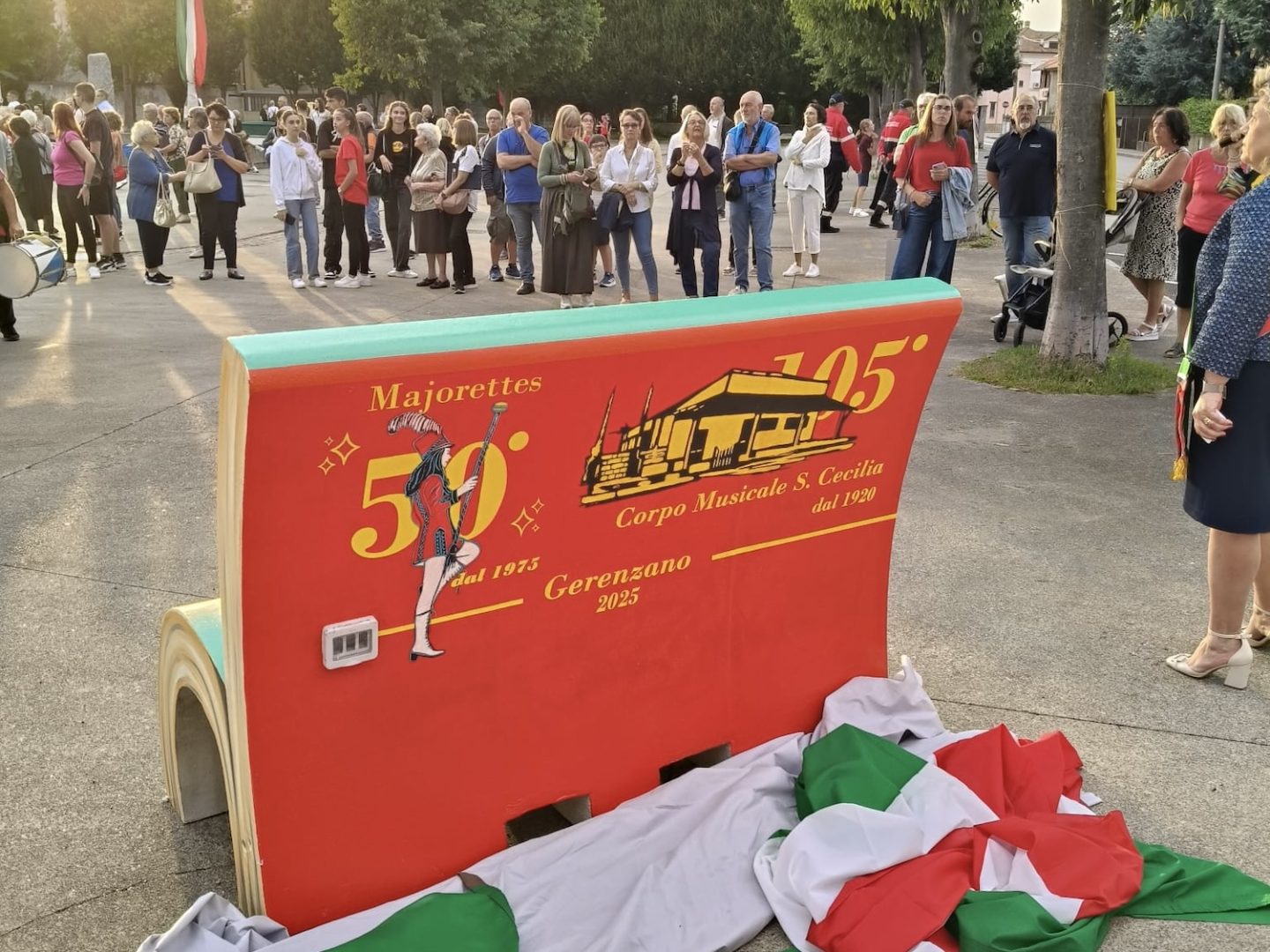 cemento-diventa-tela-artista-e-omaggia-passione-per-musica-2