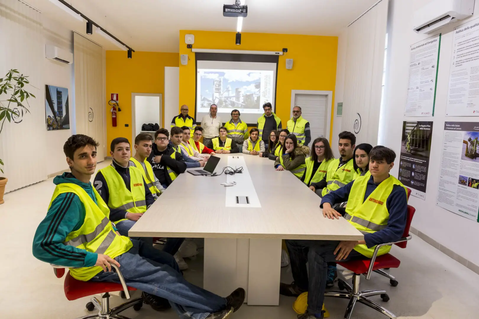 Alternanza Scuola-Lavoro in cementeria a Cagnano Amiterno-1 Studenti dell’IIS Amedeo d’Aosta protagonisti di un progetto di Alternanza Scuola-Lavoro nella cementeria di Cagnano Amiterno-1