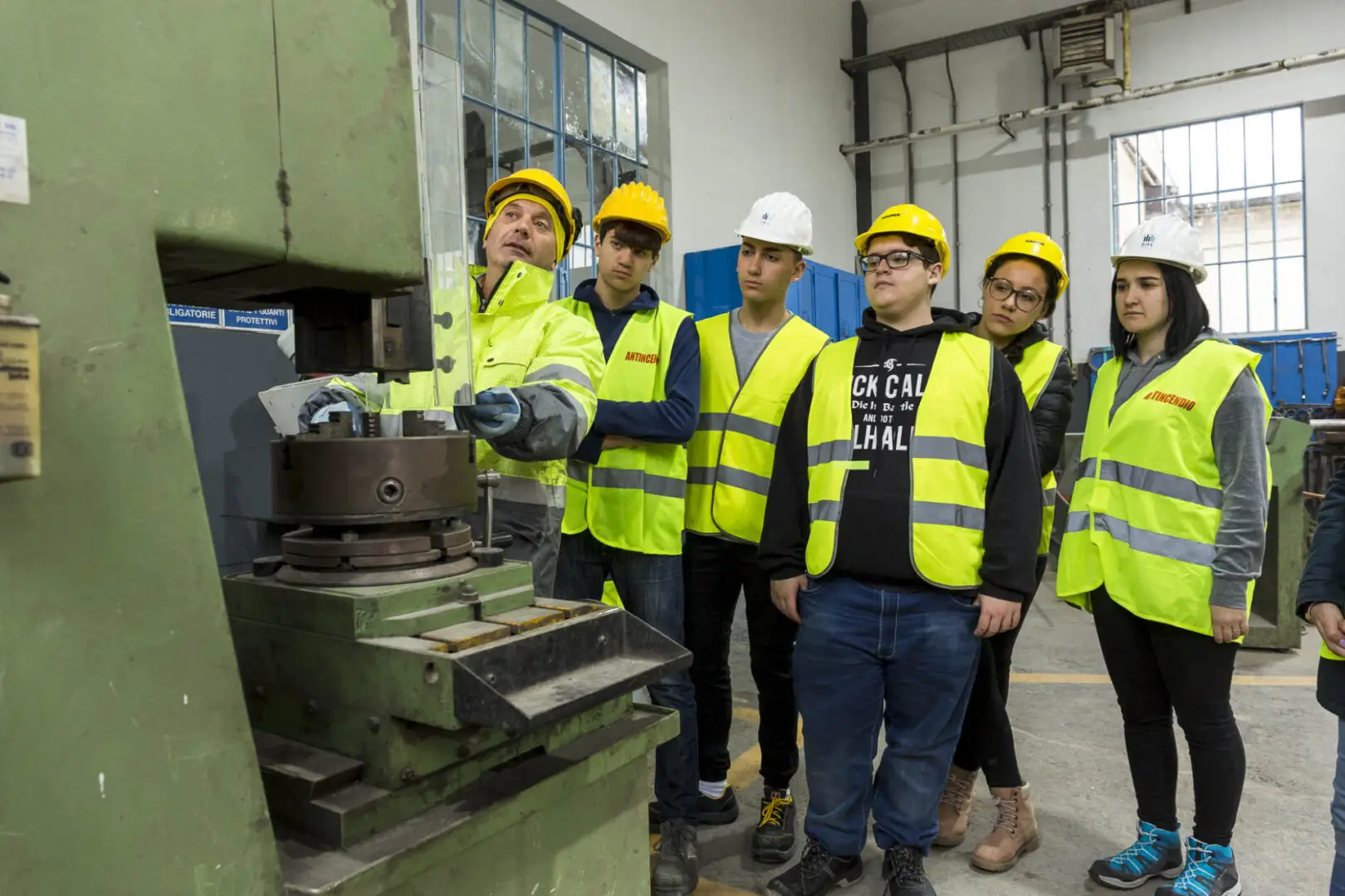 Alternanza Scuola-Lavoro in cementeria a Cagnano Amiterno-4 Studenti dell’IIS Amedeo d’Aosta protagonisti di un progetto di Alternanza Scuola-Lavoro nella cementeria di Cagnano Amiterno-4