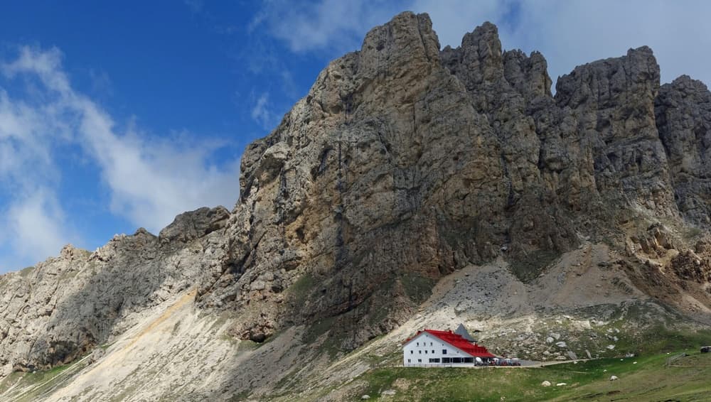 Un viaggio tra le opere architettoniche dedicate al turismo, dalla montagna al mare, e la loro storia-2