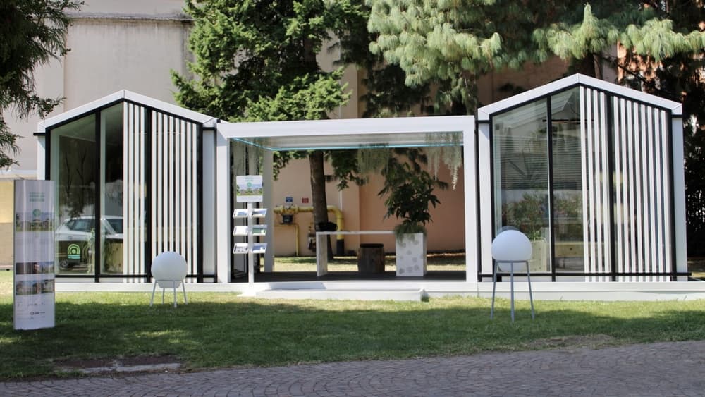Esplora l'equilibrio tra natura e innovazione tecnologica nell'architettura per un futuro sostenibile-3