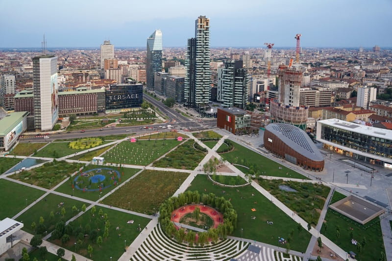 Scopri la Biblioteca degli Alberi di Milano: un’oasi verde dove l'architettura incontra le soluzioni per pavimentazioni sostenibili di Heidelberg Materials-1