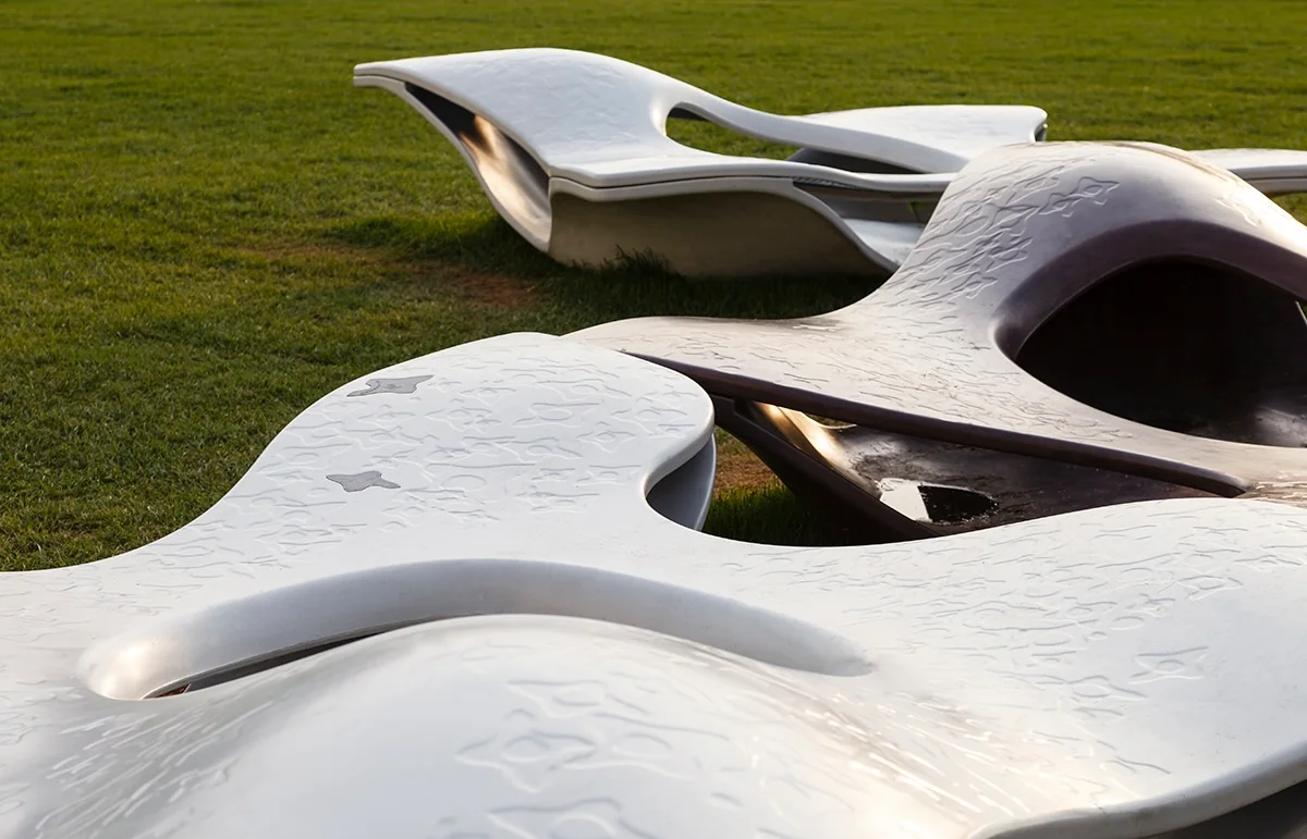 Dal calcestruzzo estetico alle boutique di lusso, il cemento ridefinisce il rapporto tra materia, design e nuovi immaginari contemporanei-4