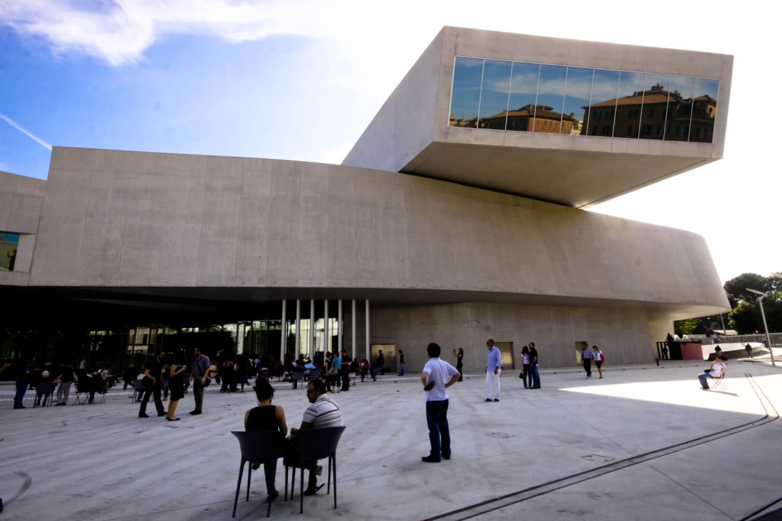 Il MAXXI di Zaha Hadid: icona di architettura contemporanea-1 Scopri il Museo MAXXI di Zaha Hadid, un capolavoro di design e architettura moderna a Roma-1