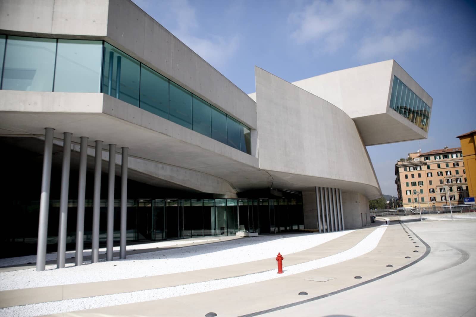 Il MAXXI di Zaha Hadid: icona di architettura contemporanea-2 Scopri il Museo MAXXI di Zaha Hadid, un capolavoro di design e architettura moderna a Roma-2