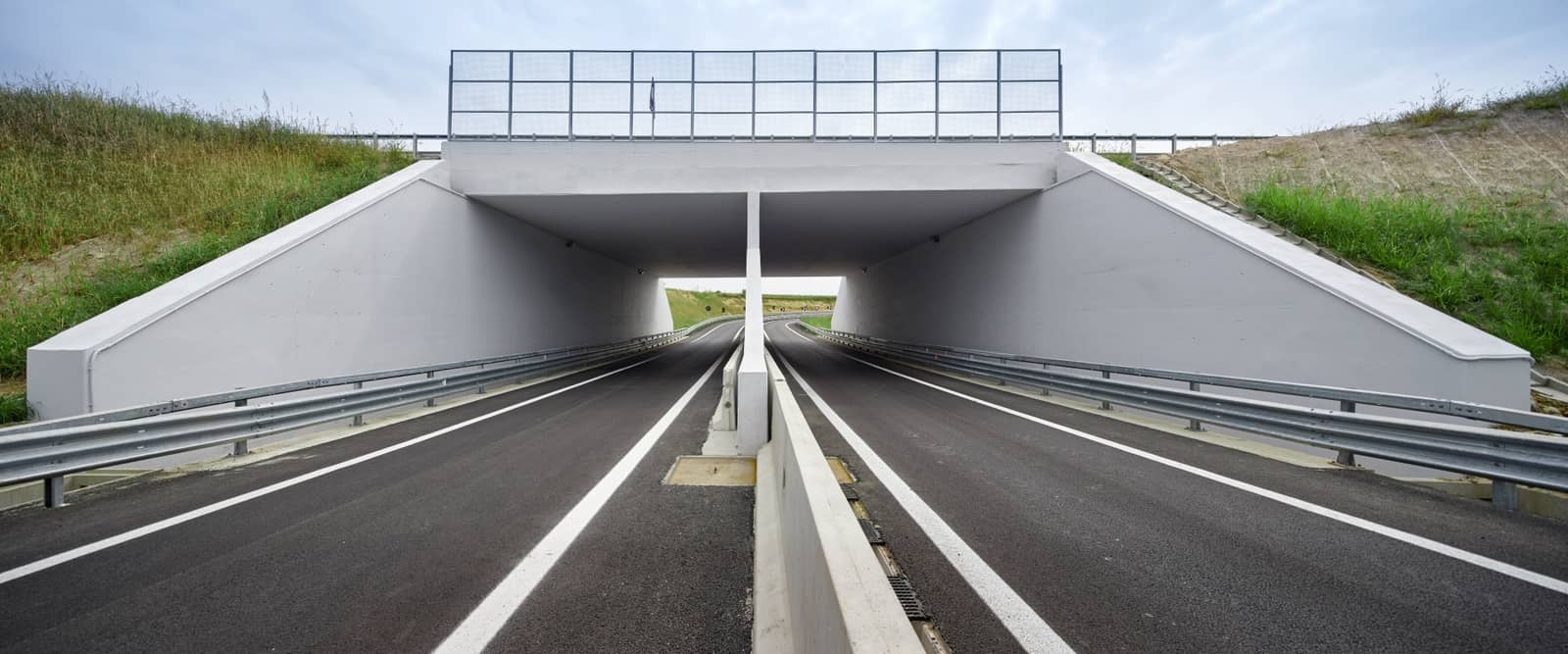 Infrastrutture green: l’importanza dei prodotti sostenibili-4 La sostenibilità nelle infrastrutture è essenziale per il futuro. Scopri come l'utilizzo di prodotti green può contribuire alla crescita sostenibile-4