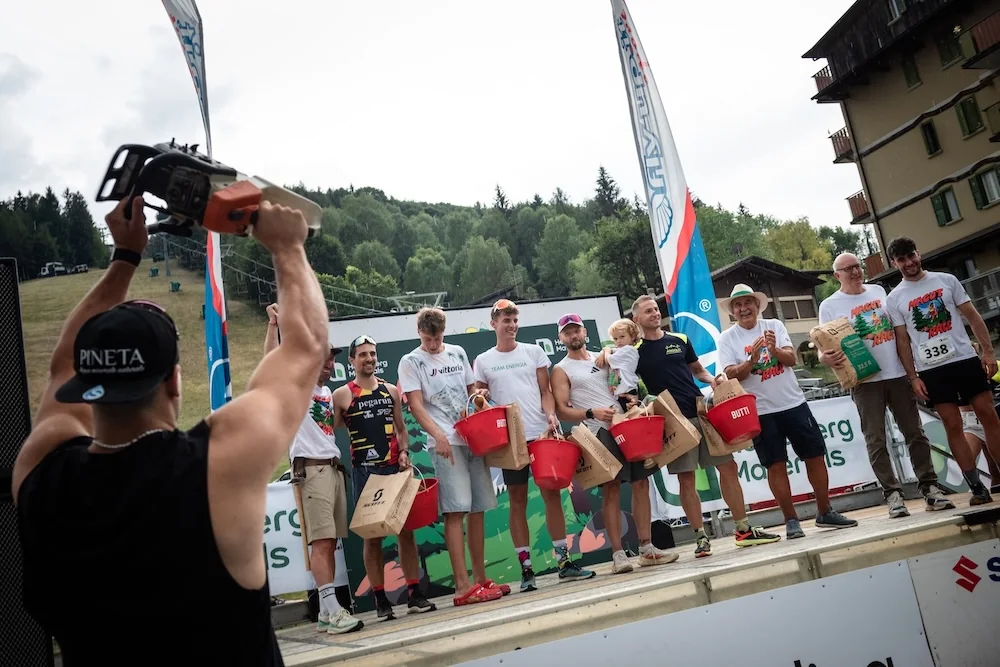 Scopri la Magut Race: una corsa di 230 metri in salita con 25 kg di cemento in spalla che celebra i muratori bergamaschi, tra tradizione e innovazione-4